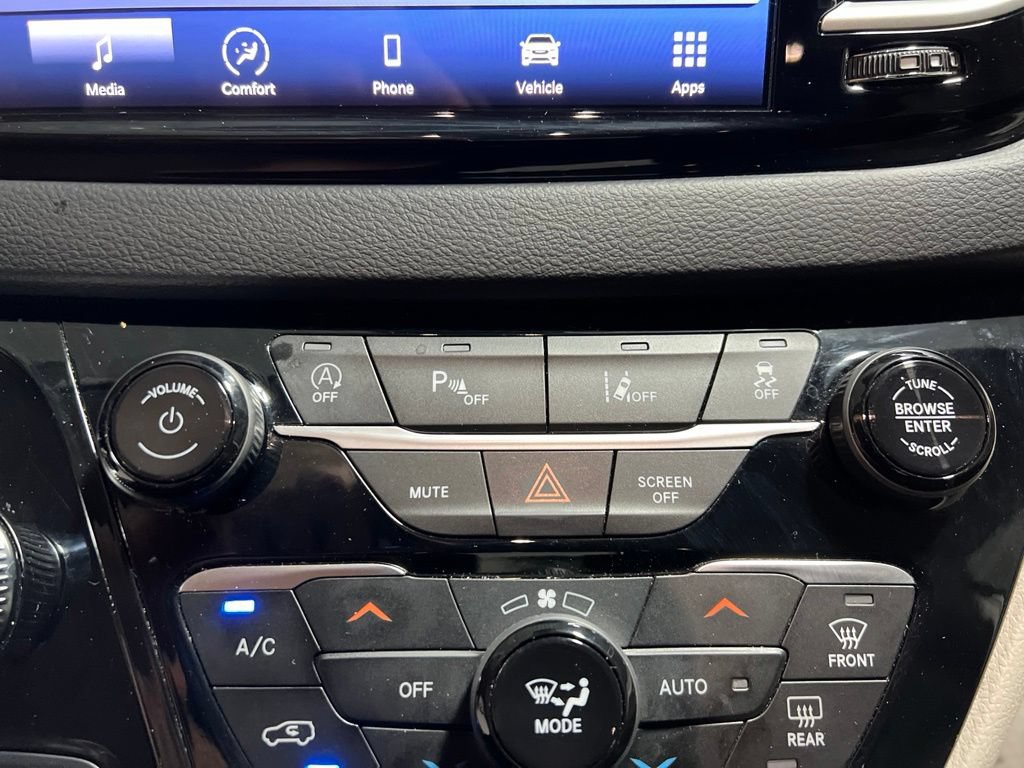 Used 2023 Chrysler Pacifica Touring-L FWD image 26