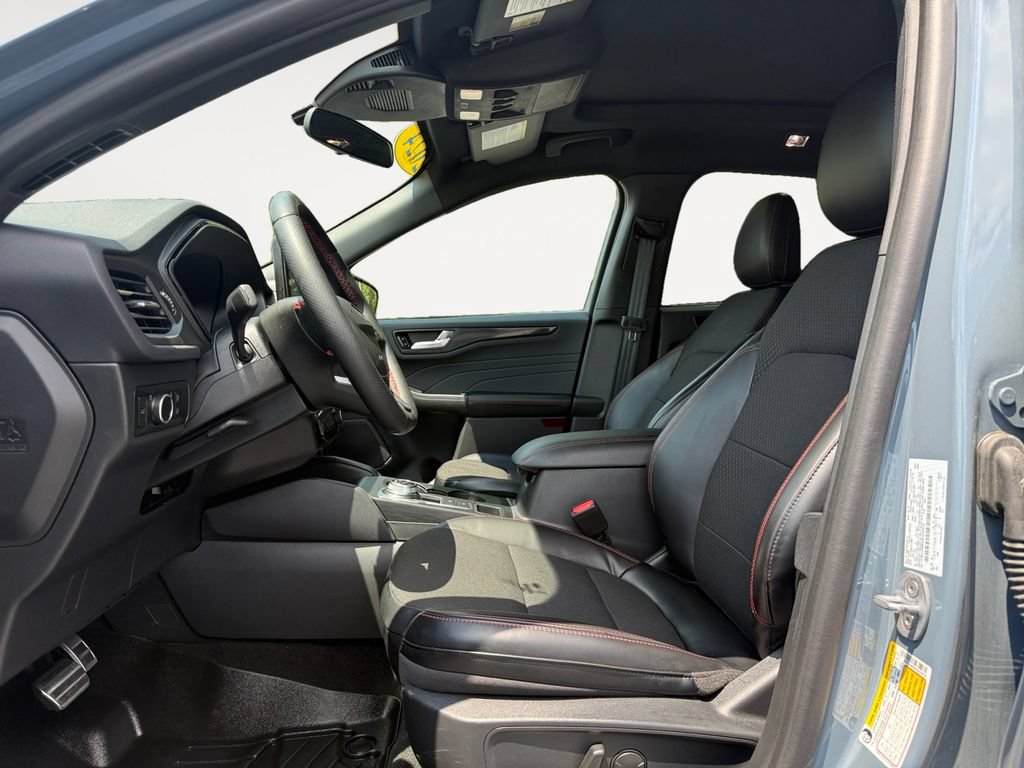 Used 2024 Ford Escape ST-Line w/ Tech Pack #1 FWD image 9