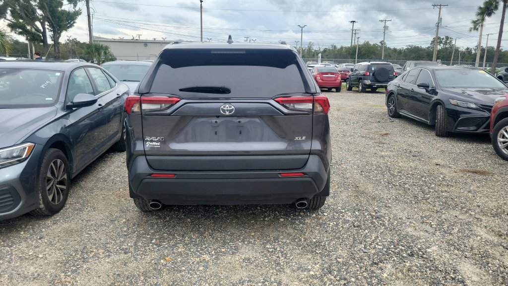 Used 2025 Toyota RAV4 XLE w/ Convenience Package FWD image 5