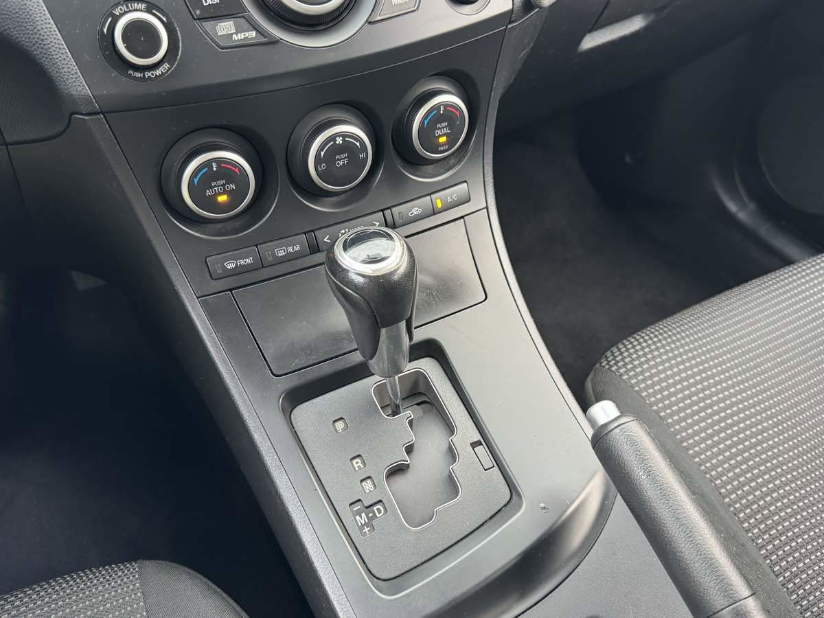 Used 2013 MAZDA MAZDA3 i Touring image 29