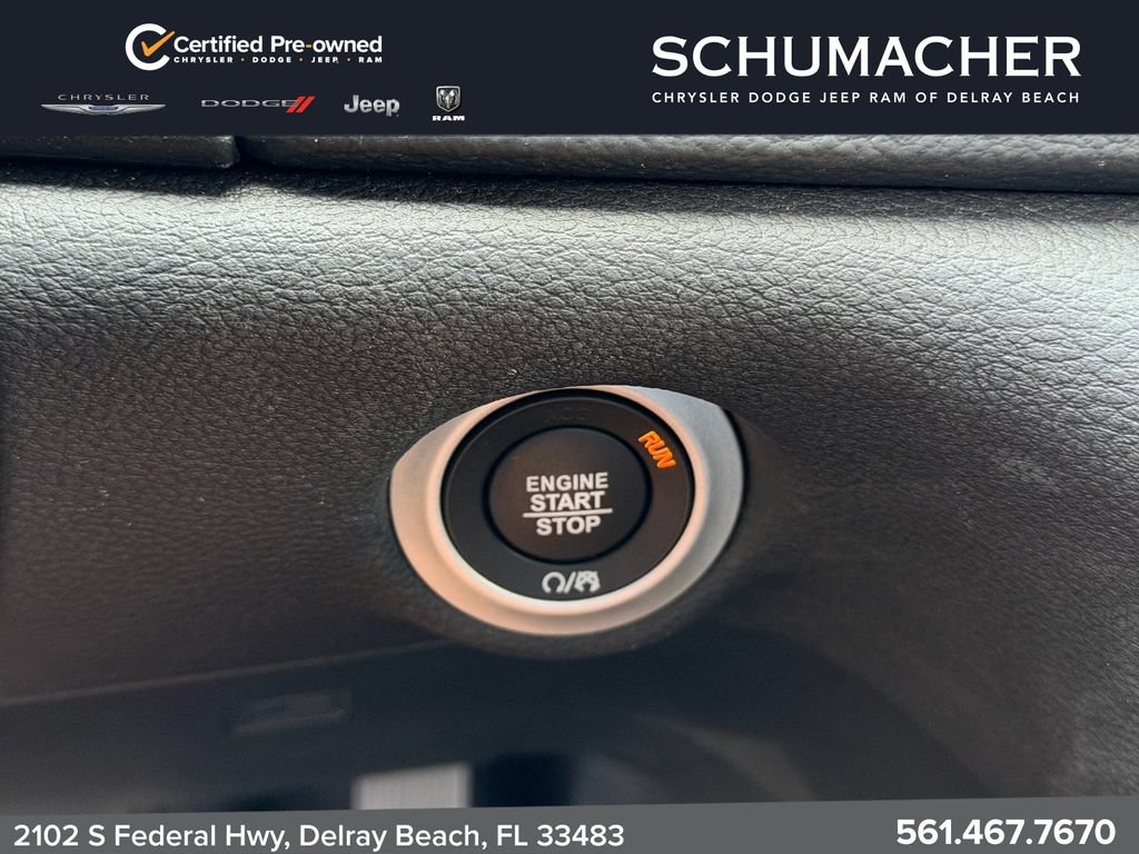 Used 2025 Chrysler Pacifica Select FWD image 28