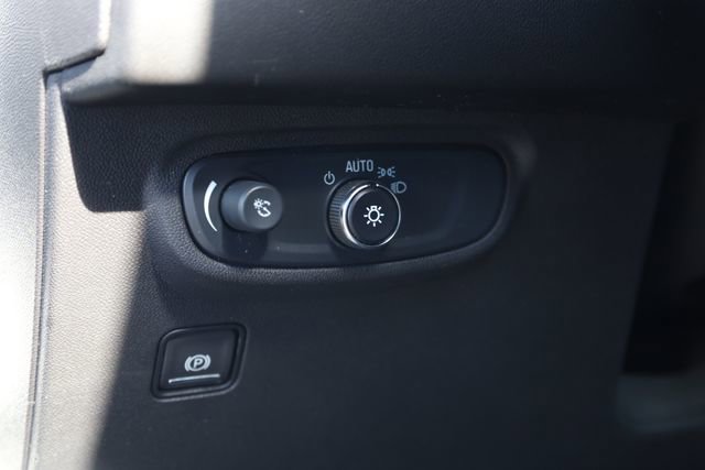 Used 2024 GMC Terrain SLE image 12