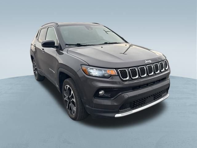 Used 2023 Jeep Compass Limited image 4