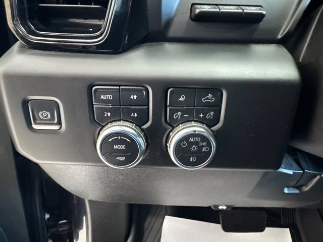 Used 2024 GMC Sierra 3500 AT4 w/ AT4 Premium Plus Package AWD/4WD image 16