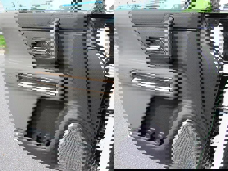 New 2025 GMC Hummer EV 2X image 8