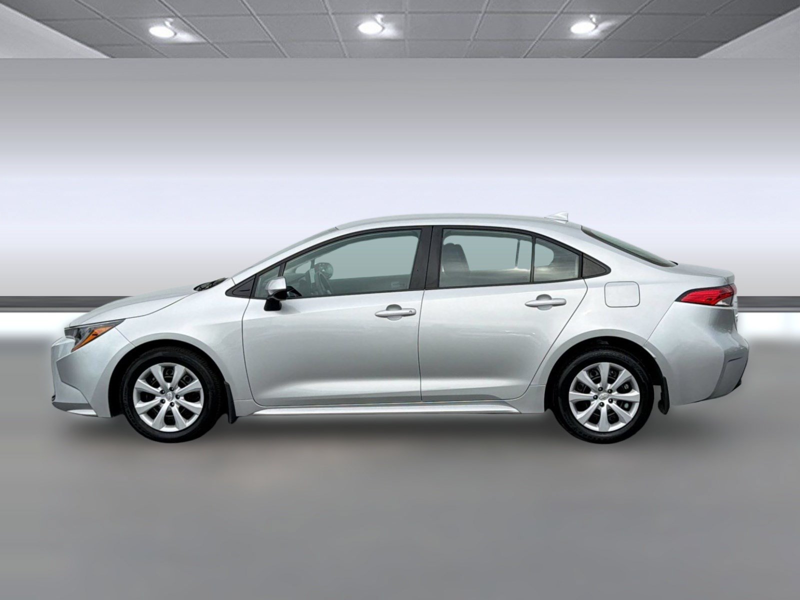Used 2025 Toyota Corolla LE FWD image 2