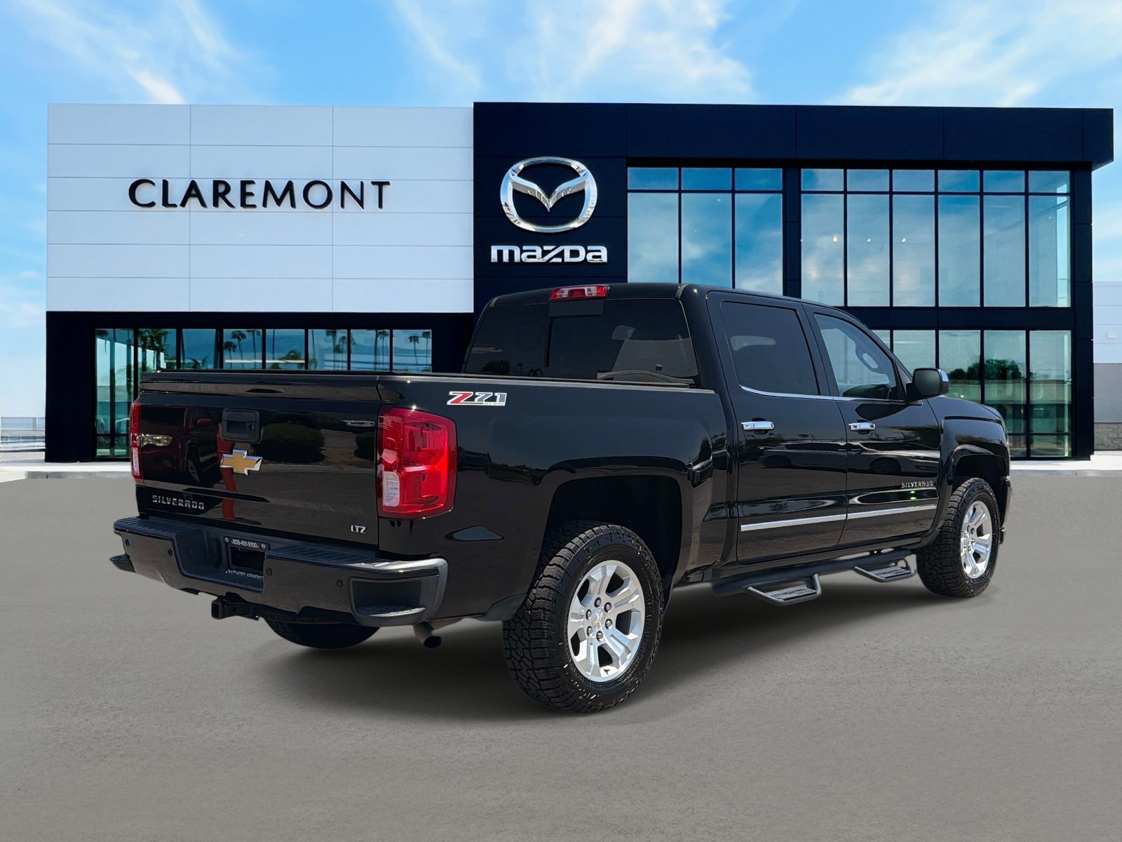 Used 2017 Chevrolet Silverado 1500 LTZ Z71 w/ LTZ Plus Package AWD/4WD image 5