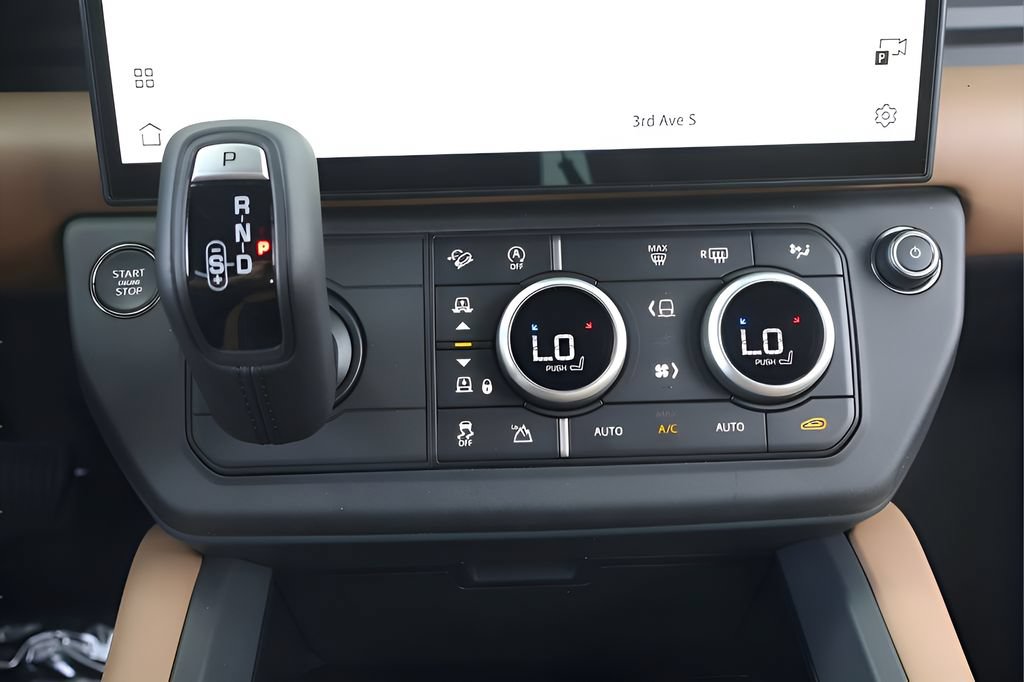 New 2026 Land Rover Defender 130 X-Dynamic SE AWD/4WD image 25
