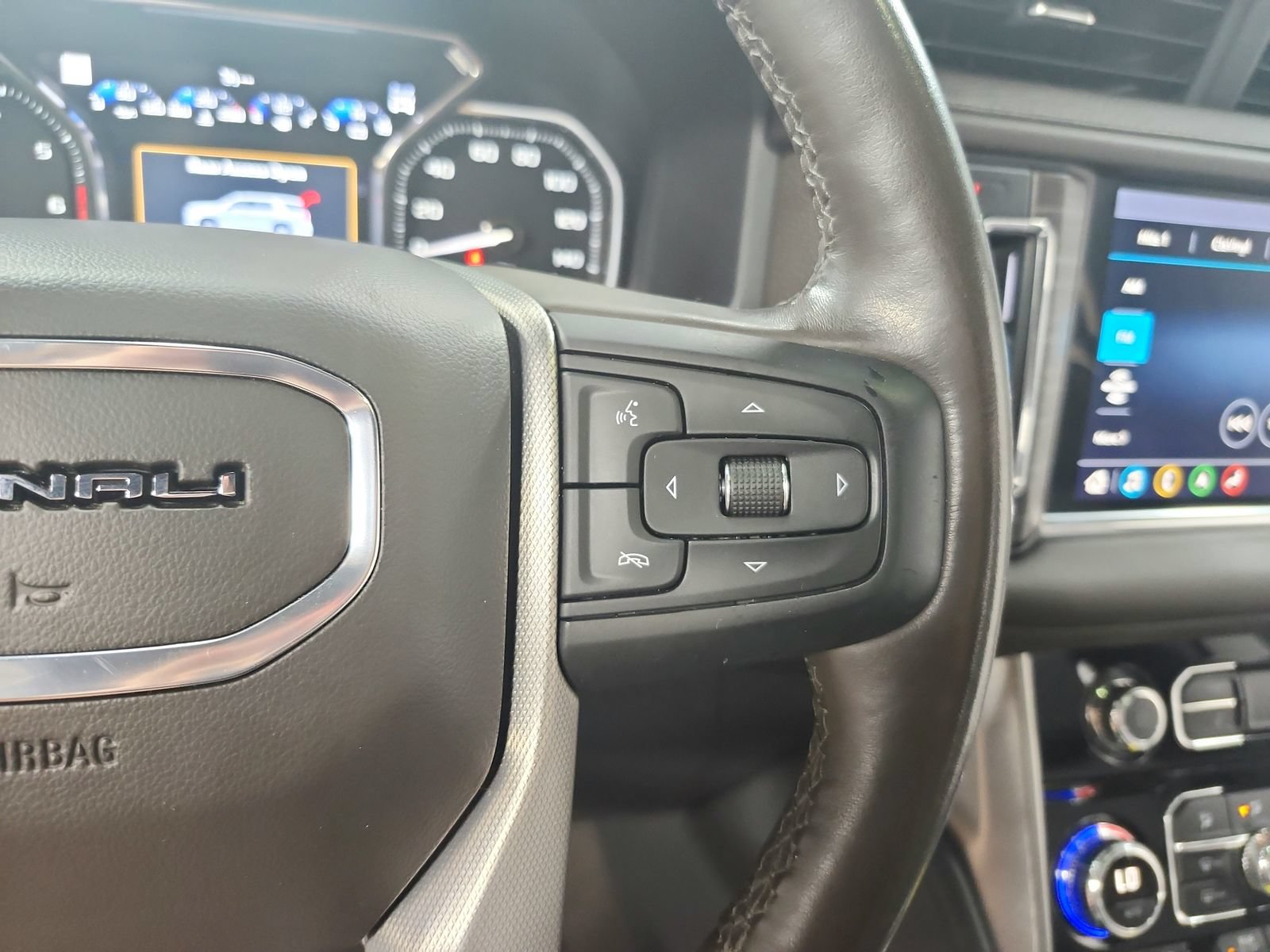 Used 2021 GMC Yukon XL Denali AWD/4WD image 25