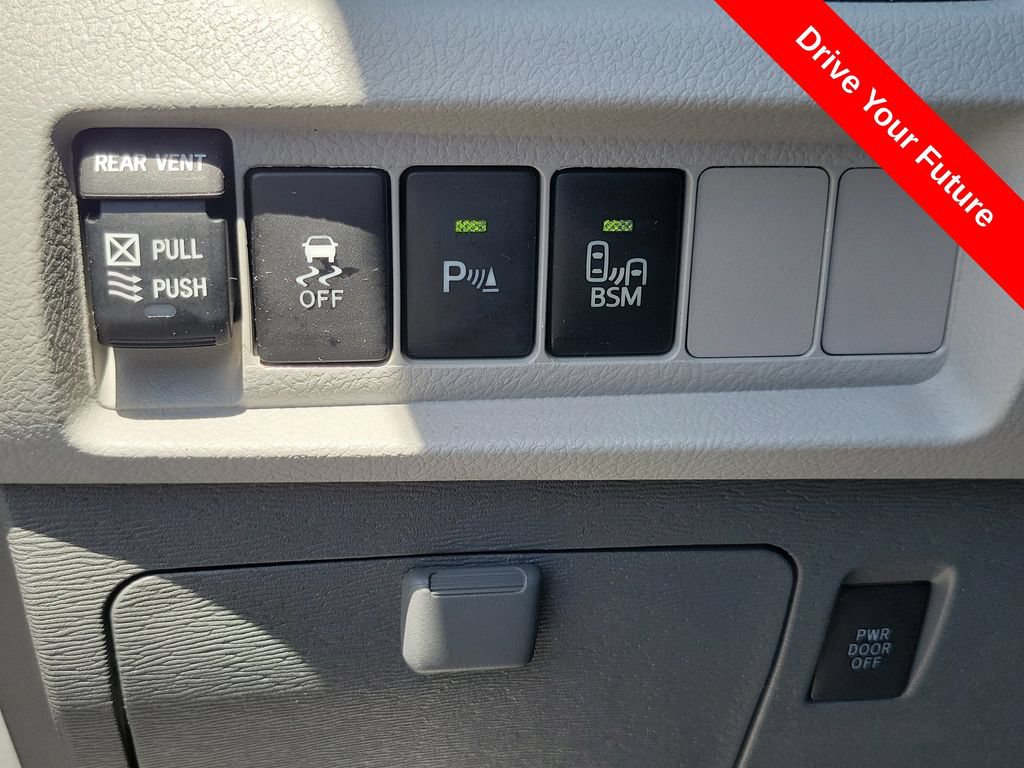 Used 2017 Toyota Sienna XLE w/ XLE Navigation Package FWD image 19