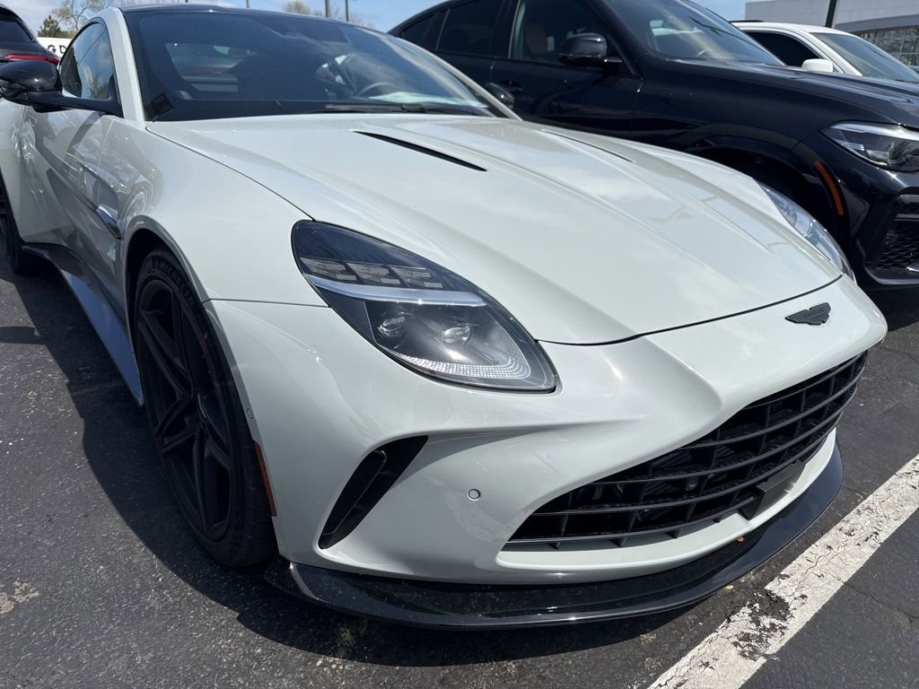 Used 2025 Aston Martin V8 Vantage Coupe image 8