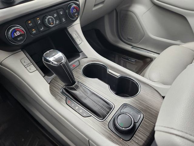 Used 2019 GMC Acadia SLT FWD image 17