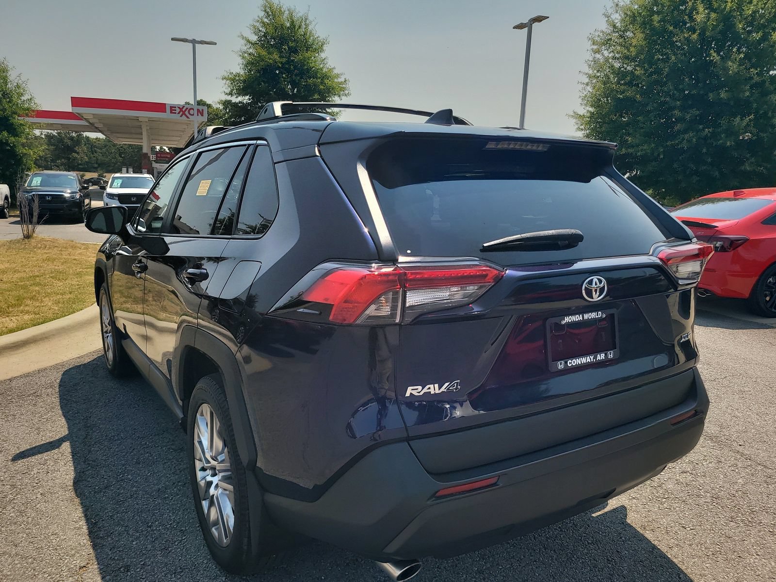 Used 2021 Toyota RAV4 XLE Premium FWD image 5
