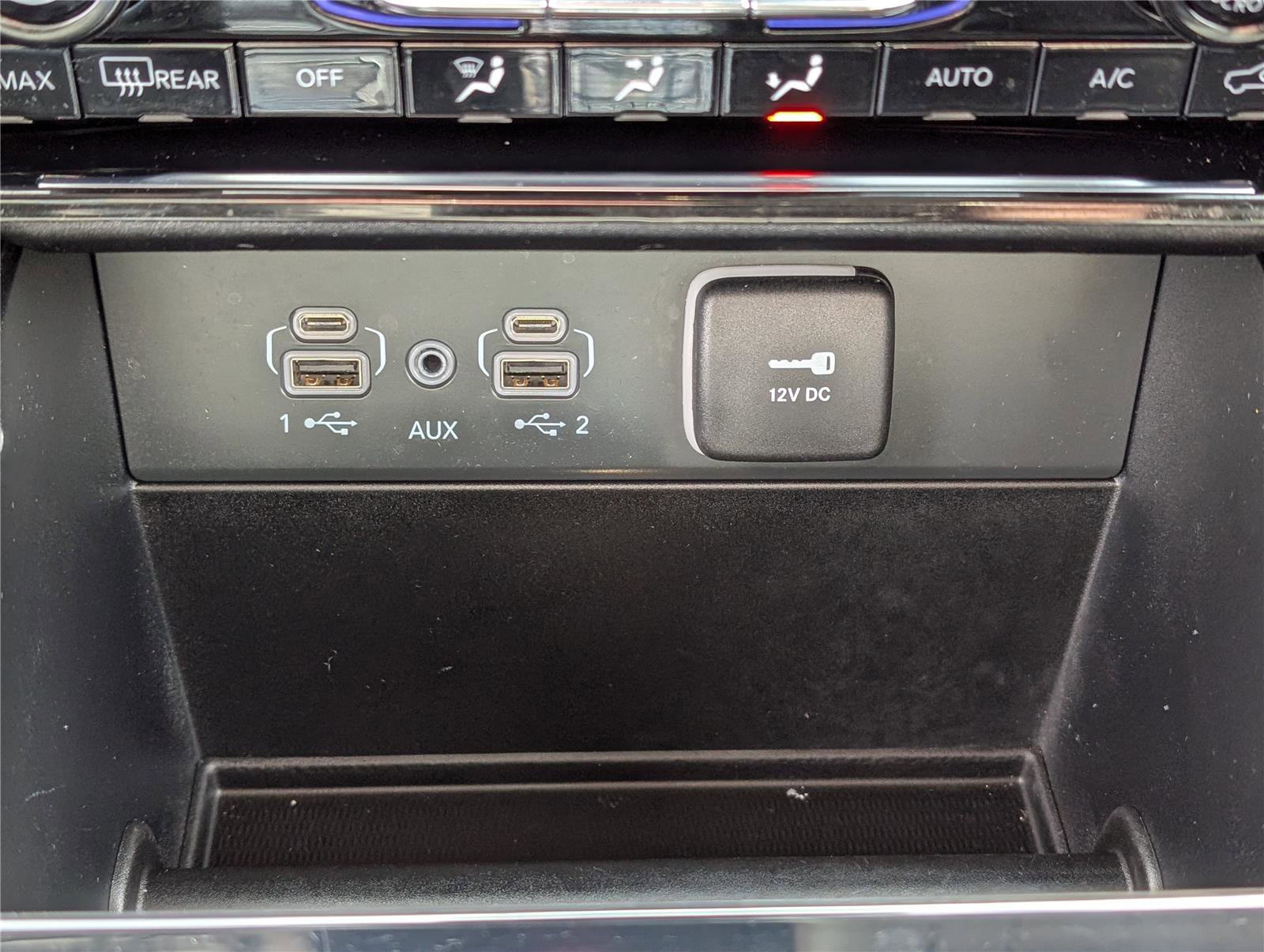 Used 2023 Jeep Grand Cherokee Limited w/ Black Appearance Package image 26