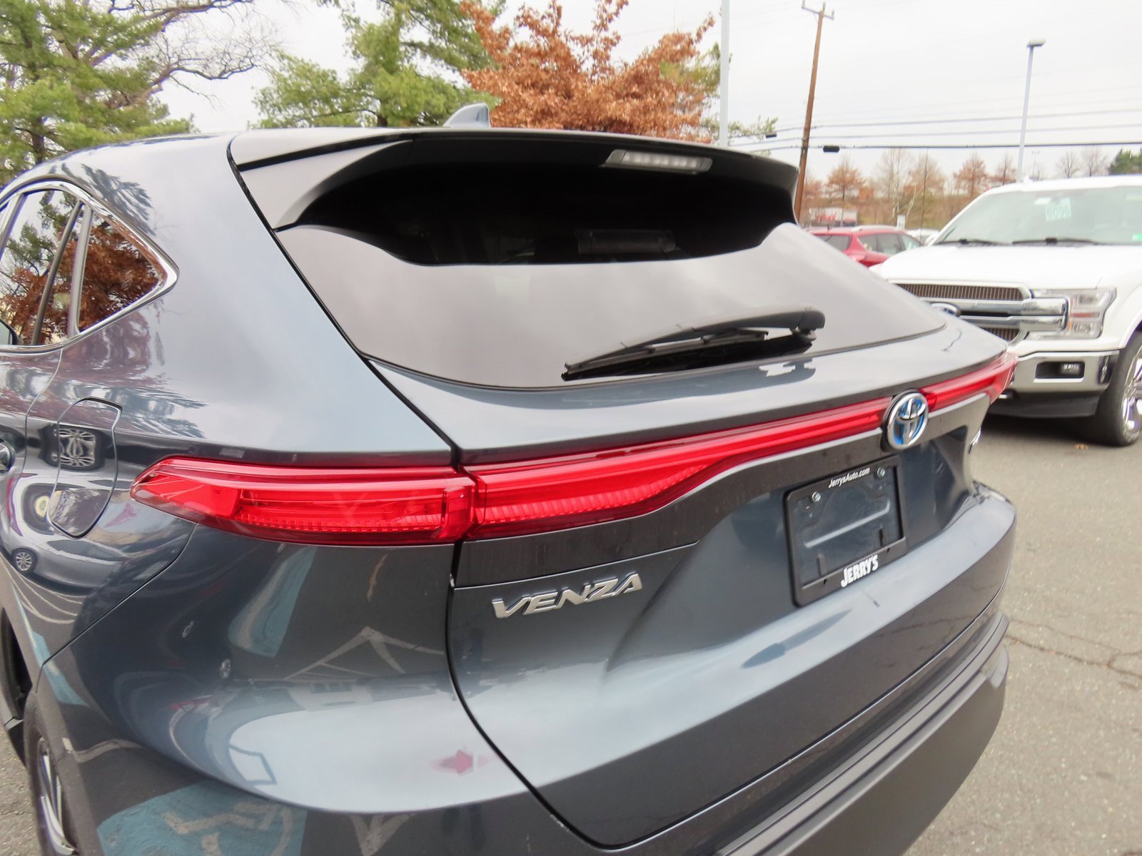 Used 2021 Toyota Venza LE w/ Carpet Mat Package (TMS) image 9