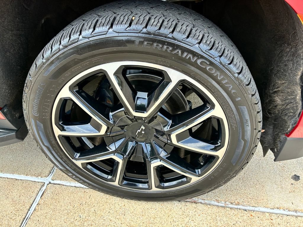 Certified 2022 Chevrolet Suburban RST w/ Sport Performance Package RWD image 3