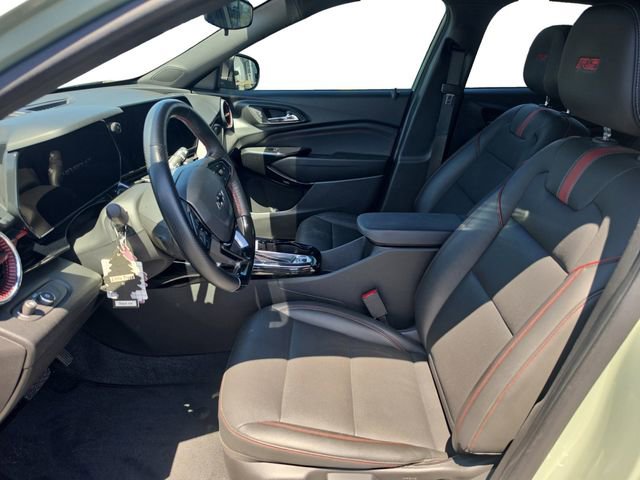 Used 2024 Chevrolet Trax RS w/ Sunroof Package FWD image 9