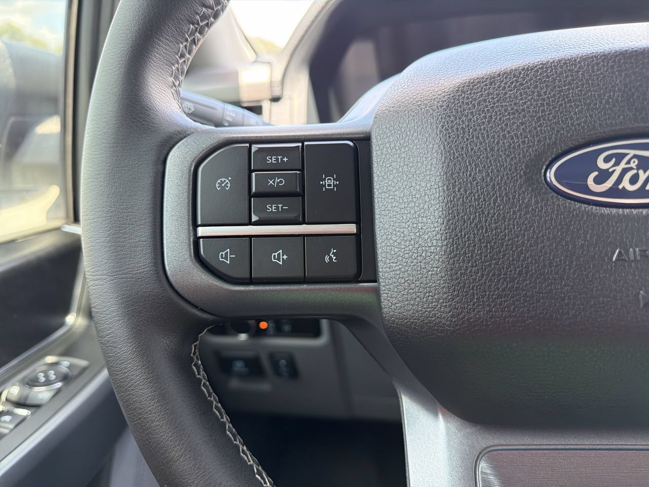 Used 2025 Ford F150 Lightning XLT AWD/4WD image 27