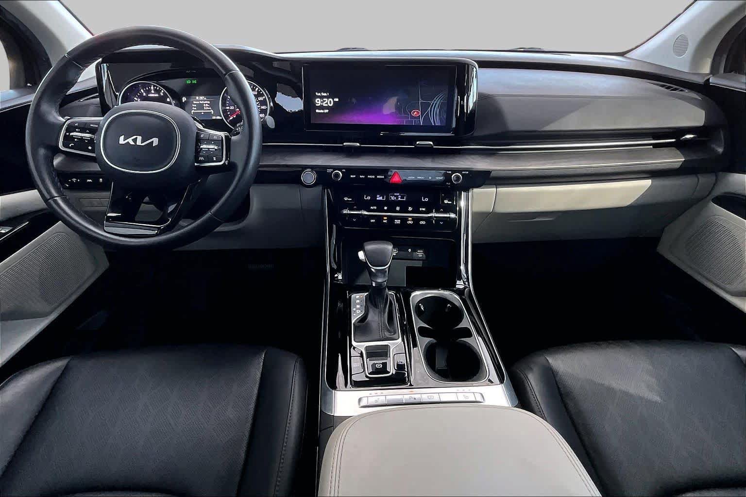 Used 2024 Kia Carnival EX FWD image 16