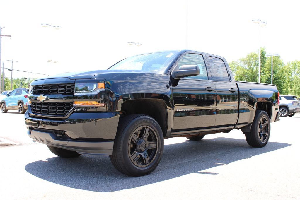 Used 2017 Chevrolet Silverado 1500 Custom w/ Custom Convenience Package AWD/4WD image 8