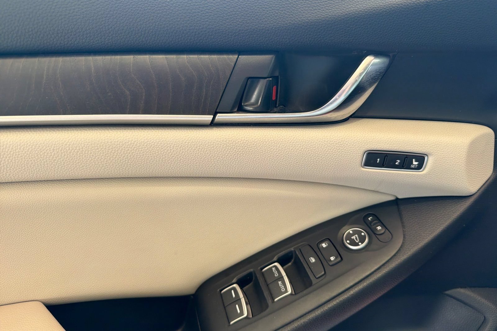 Used 2019 Honda Accord Touring image 11