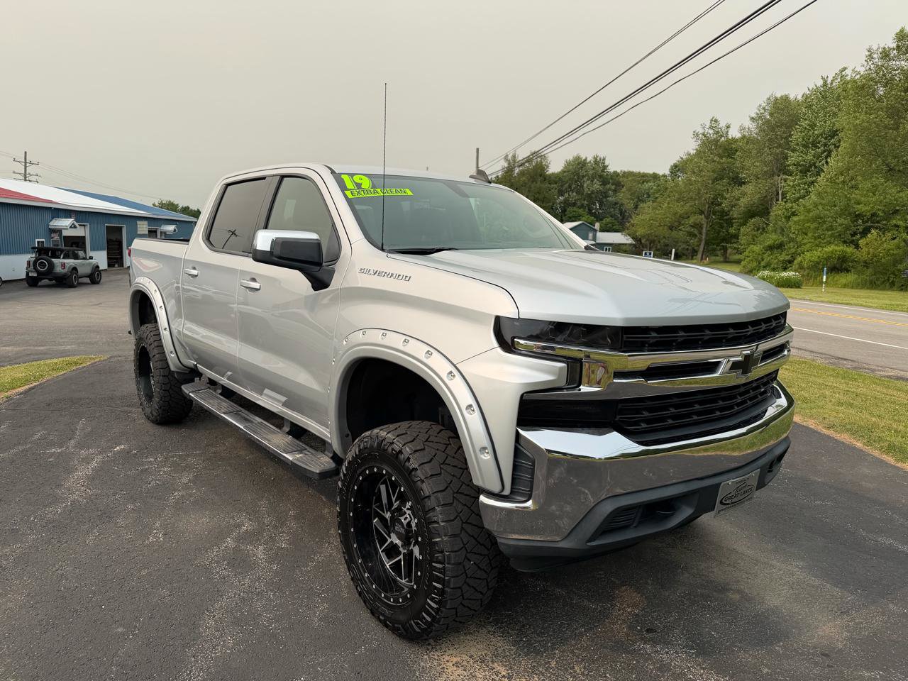 Used 2019 Chevrolet Silverado 1500 LT AWD/4WD image 3