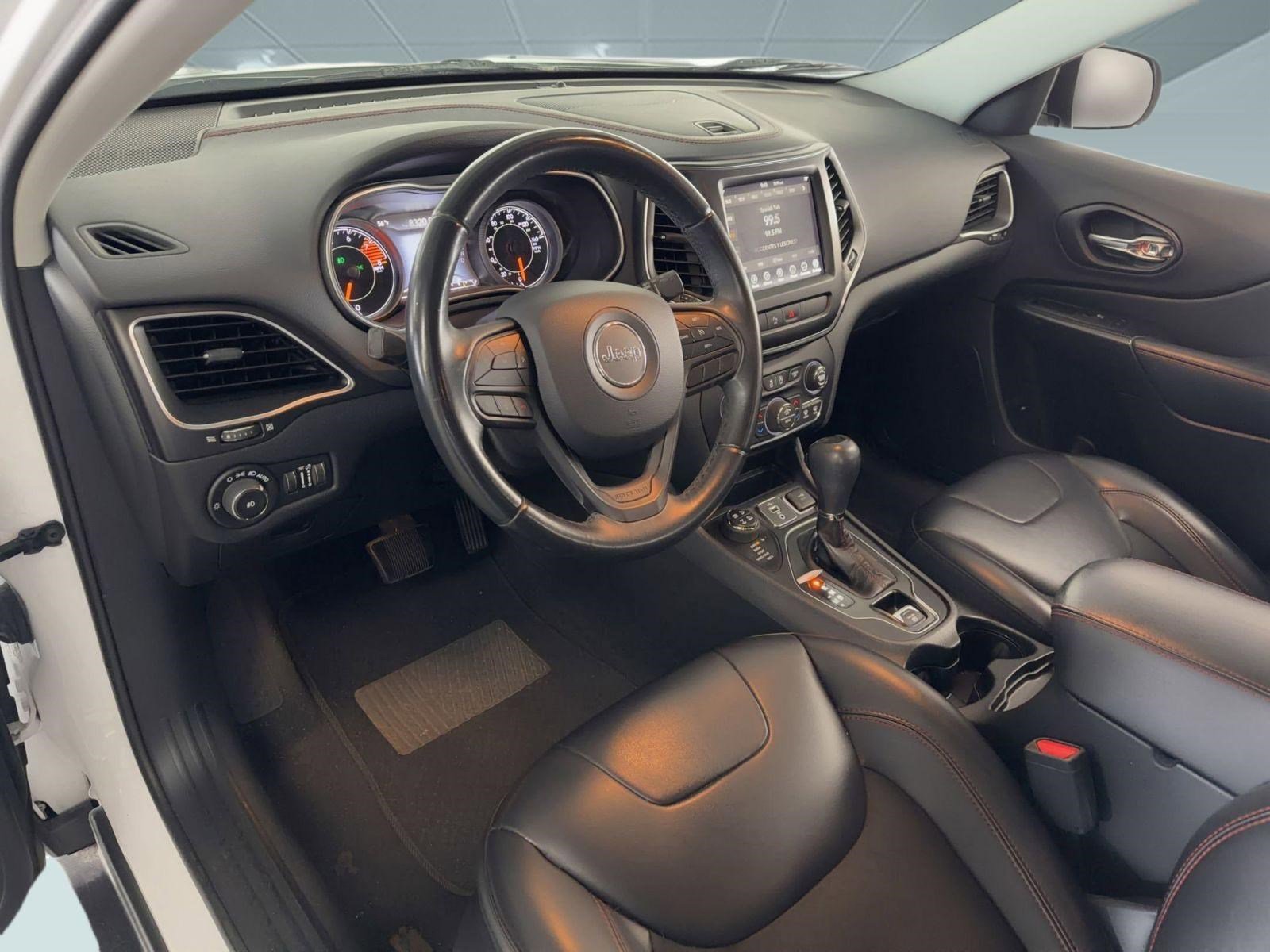 Used 2019 Jeep Cherokee Trailhawk AWD/4WD image 4