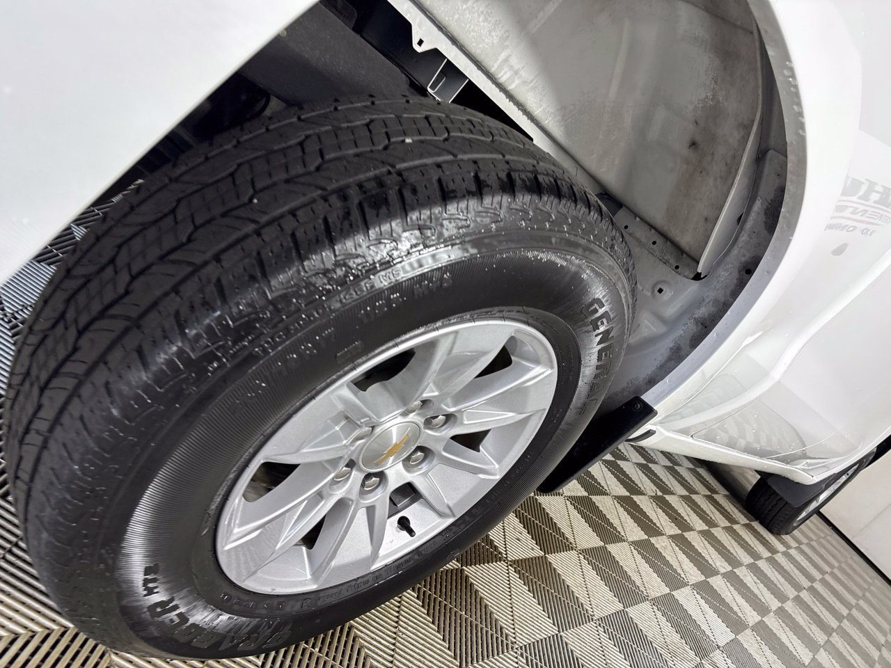 Used 2024 Chevrolet Silverado 1500 LT AWD/4WD image 33