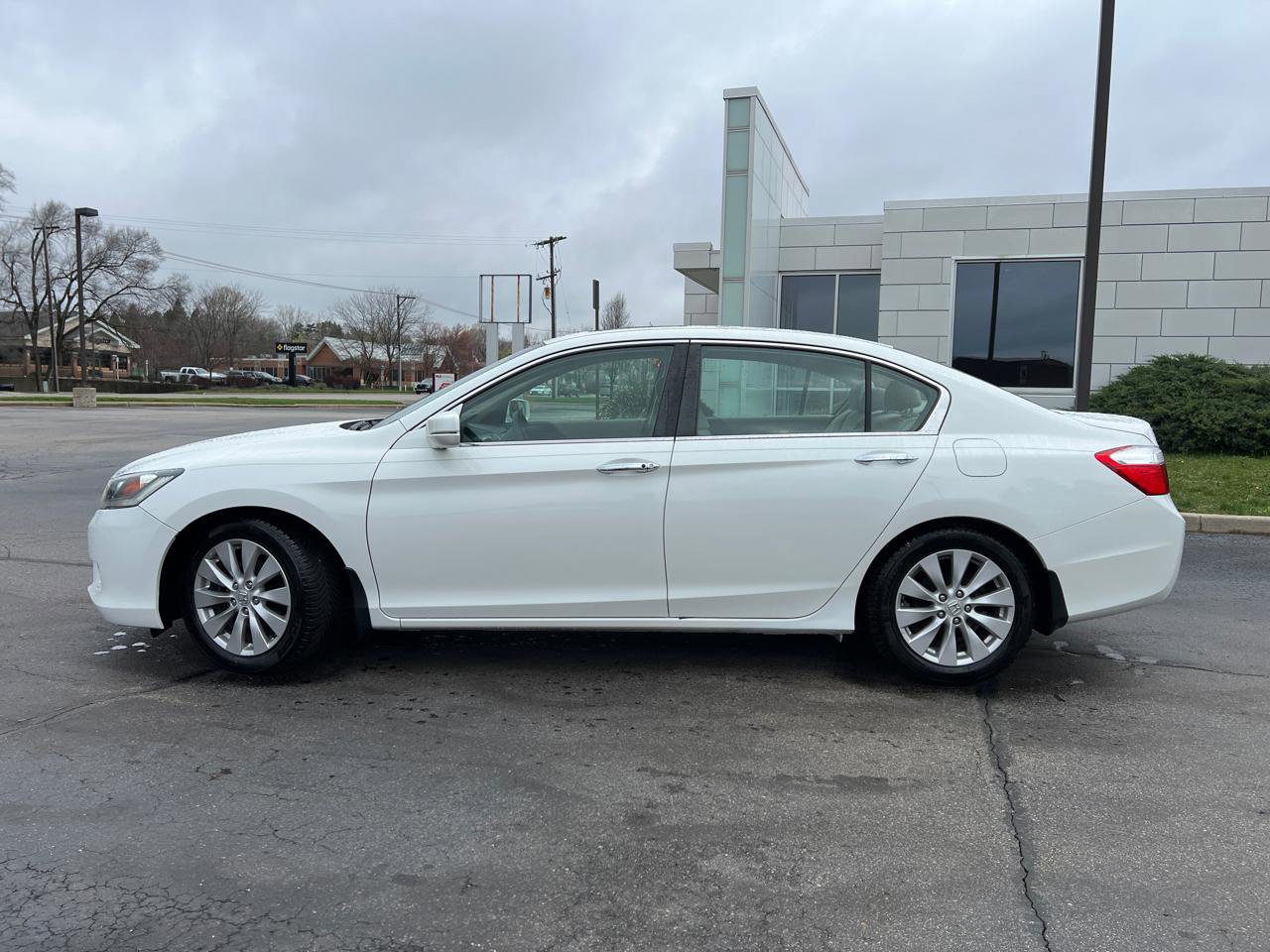 Used 2013 Honda Accord EX image 3