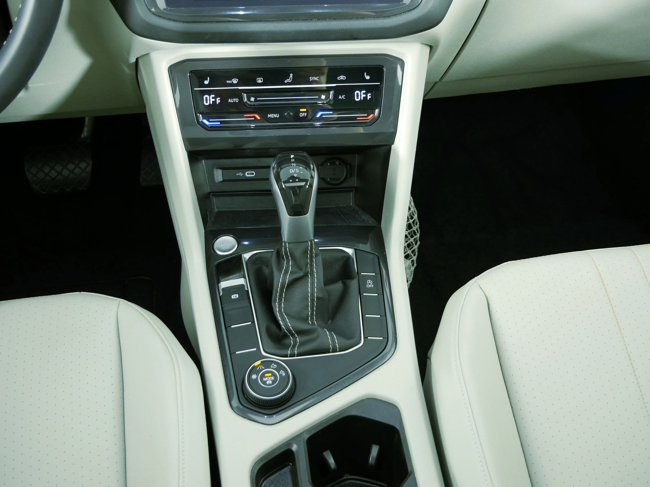 Certified 2022 Volkswagen Tiguan SE w/ Panoramic Sunroof Package image 18