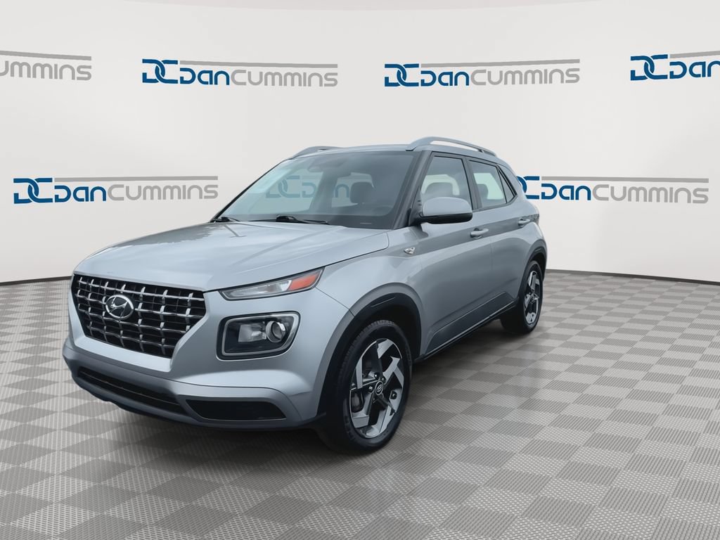 Used 2023 Hyundai Venue SEL FWD image 4