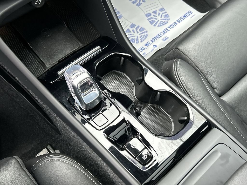 Certified 2023 Volvo XC40 B5 Plus w/ Climate Package image 22