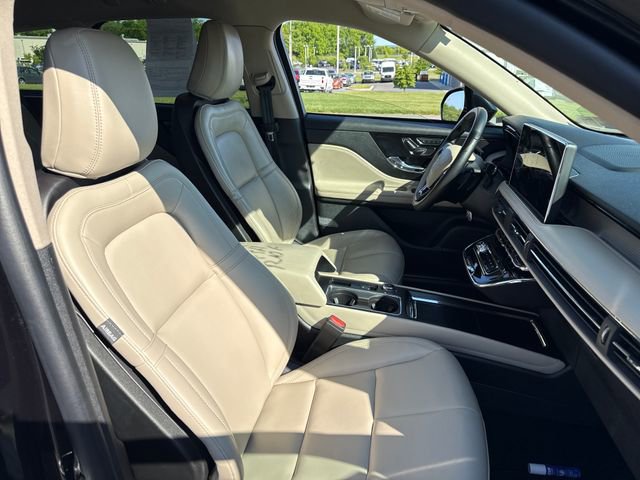 Used 2025 Lincoln Corsair AWD image 13