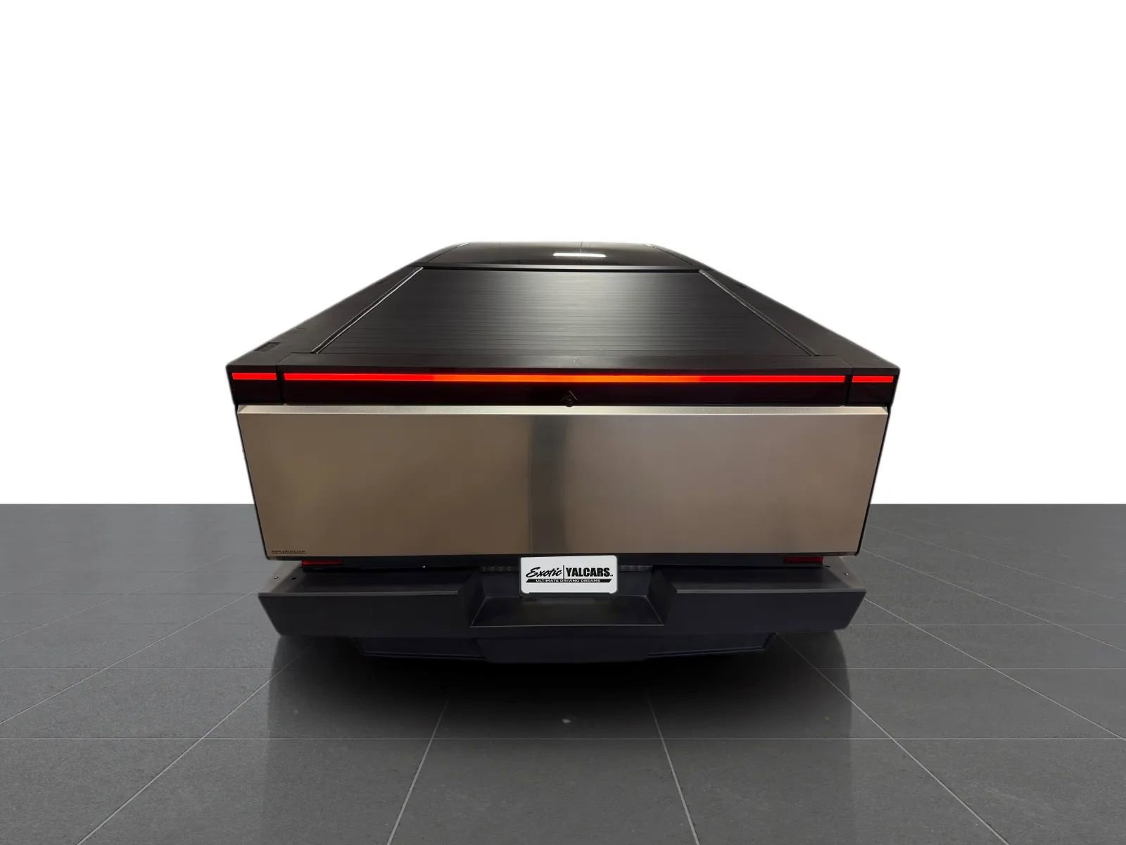 Used 2025 Tesla Cybertruck AWD Crew Cab image 23