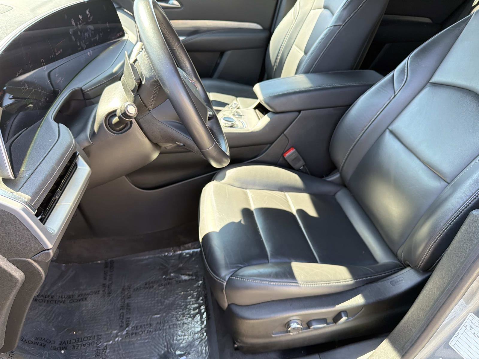 Used 2024 Cadillac XT4 Premium Luxury image 19