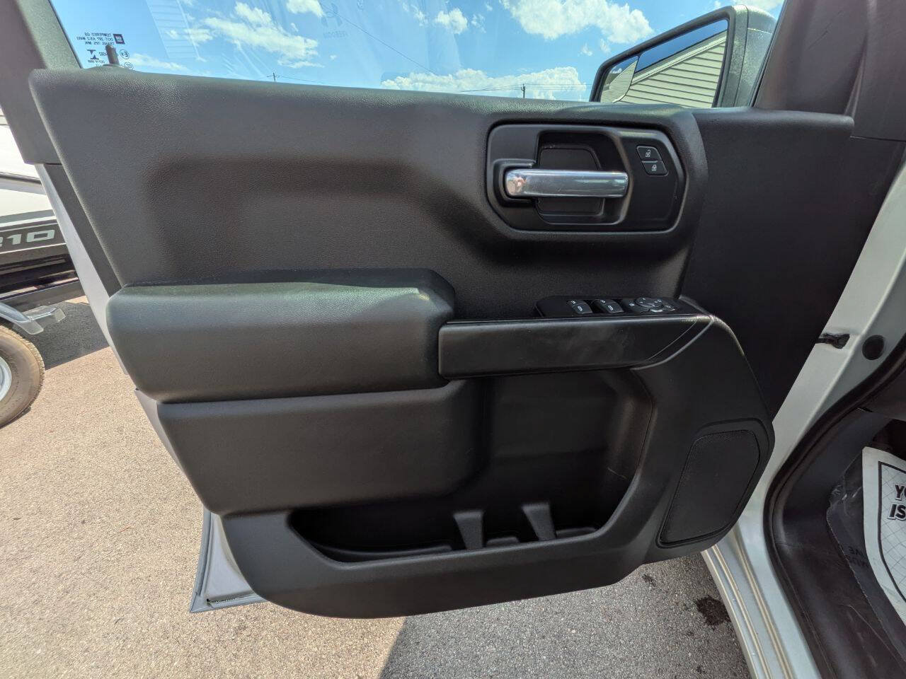 Used 2019 Chevrolet Silverado 1500 Custom w/ Custom Value Package AWD/4WD image 18