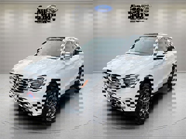 Used 2021 Mercedes-Benz GLC 300 4MATIC w/ Premium Package image 2