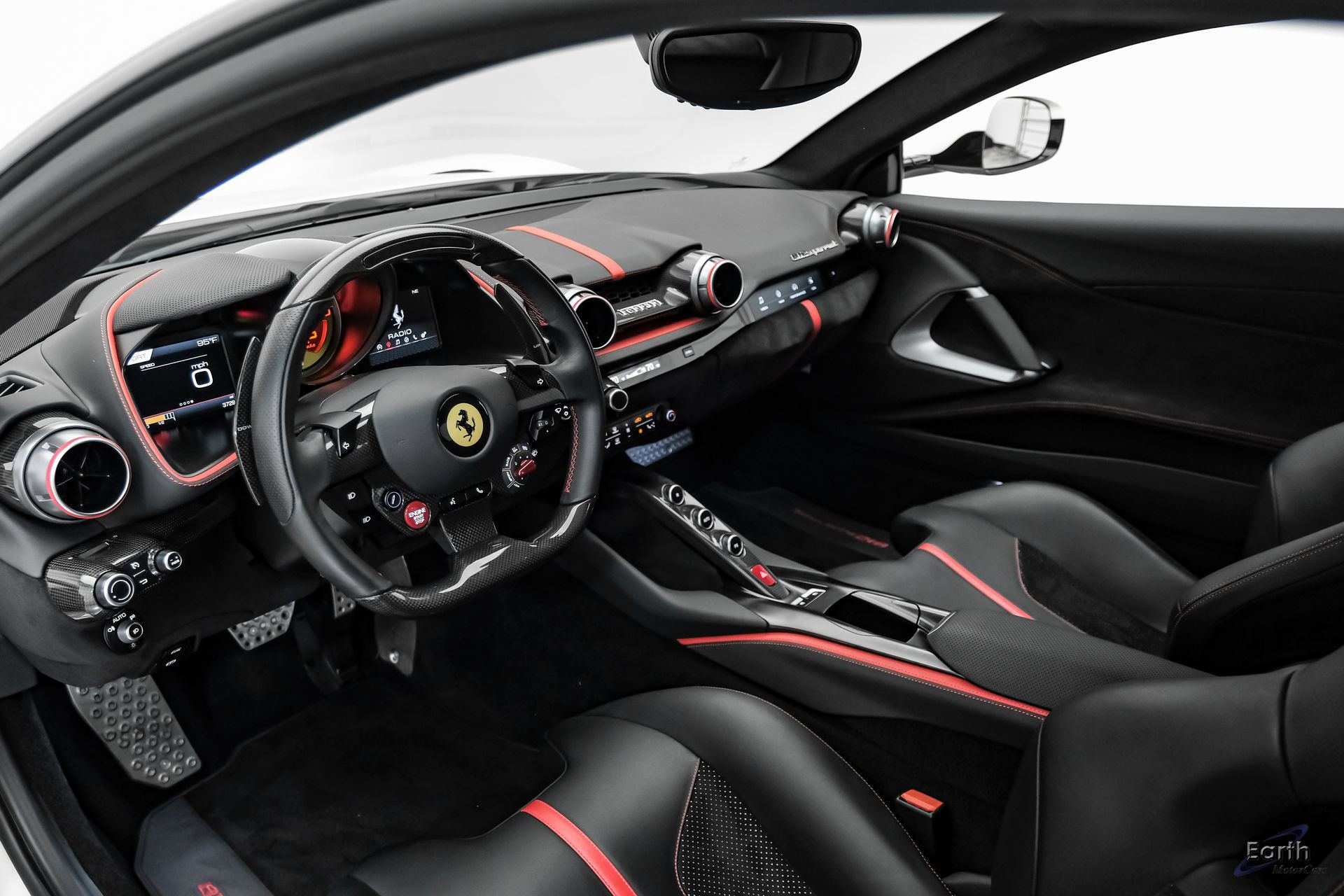 Used 2019 Ferrari 812 Superfast RWD image 3