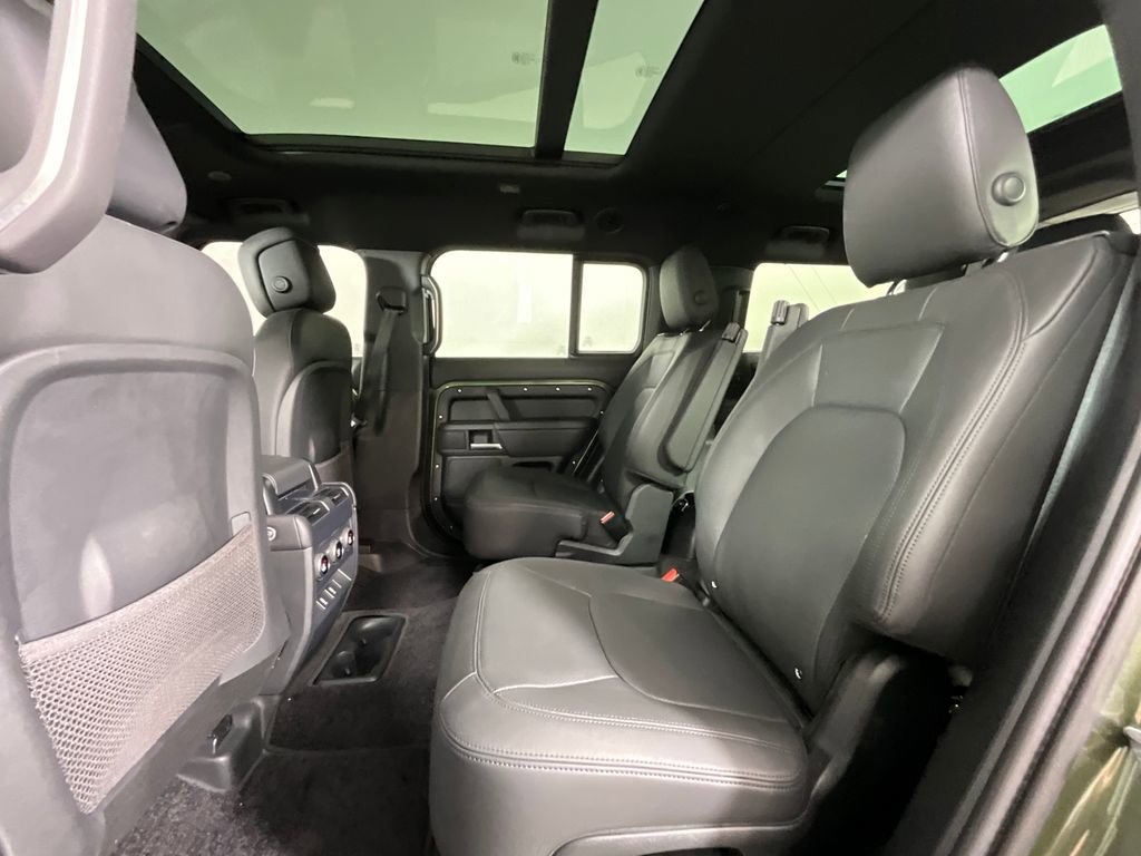 Used 2026 Land Rover Defender 130 X-Dynamic SE AWD/4WD image 26