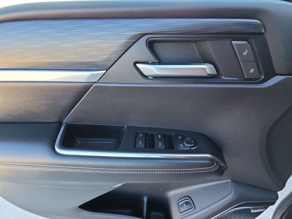 Used 2025 GMC Acadia Elevation image 24