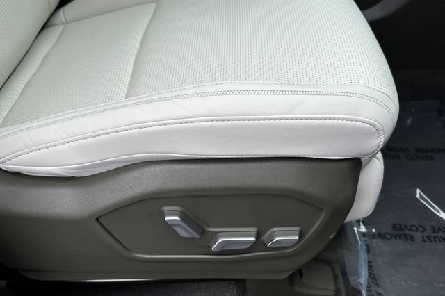 Used 2025 Hyundai Santa Fe Calligraphy AWD/4WD image 24