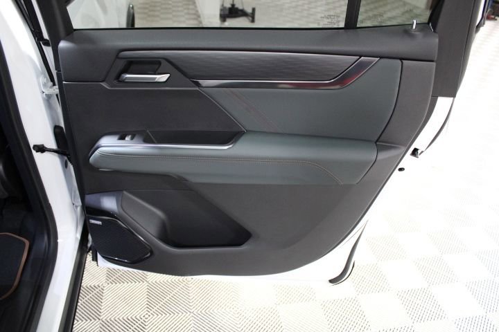 New 2025 GMC Acadia AT4 w/ Super Cruise Package image 43