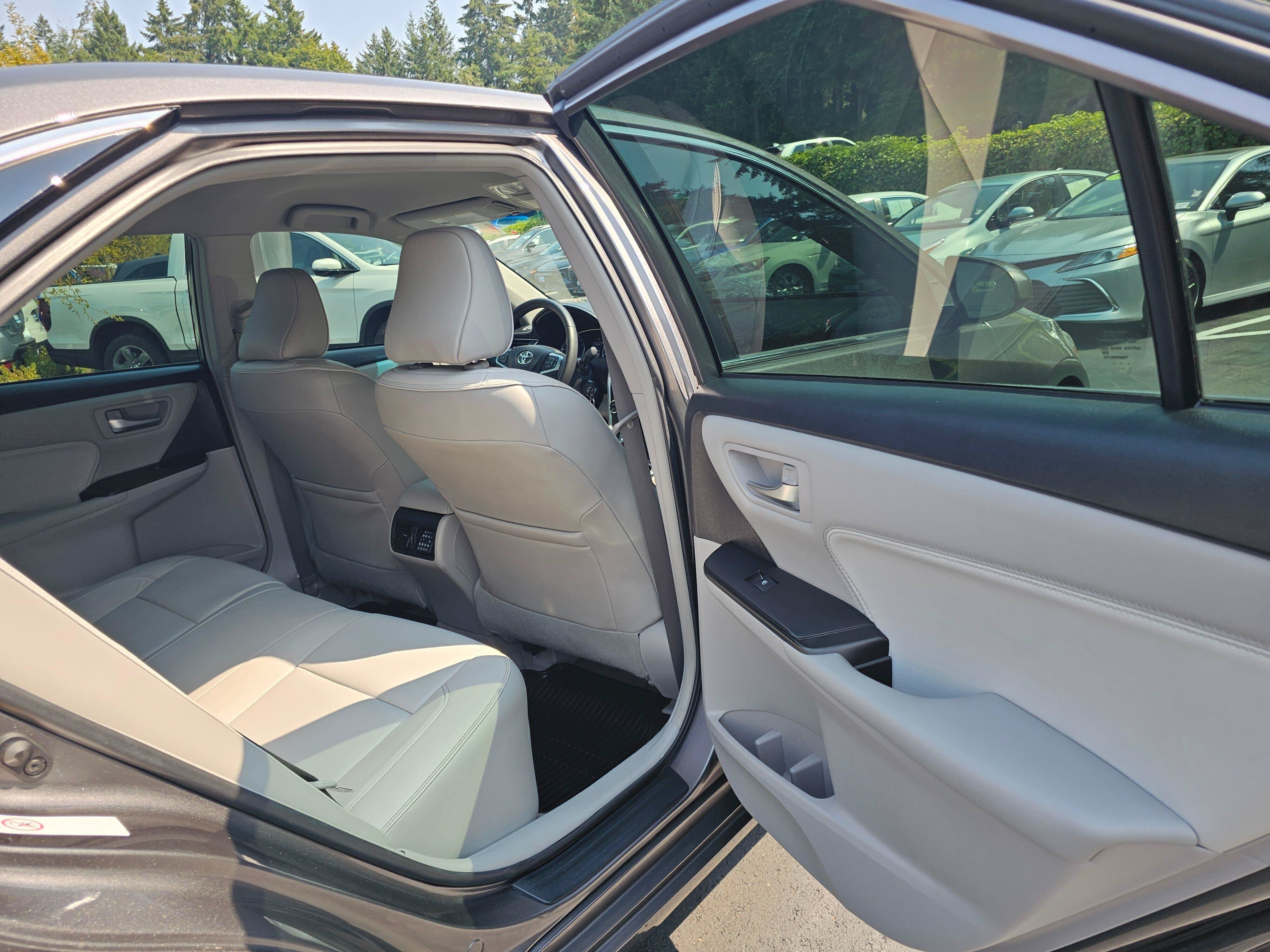 Used 2017 Toyota Camry XLE FWD image 15