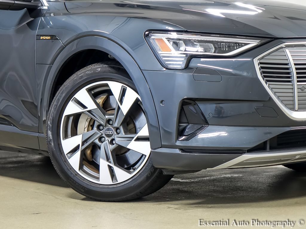 Used 2021 Audi e-tron Premium Plus w/ Premium Plus Package AWD/4WD image 4
