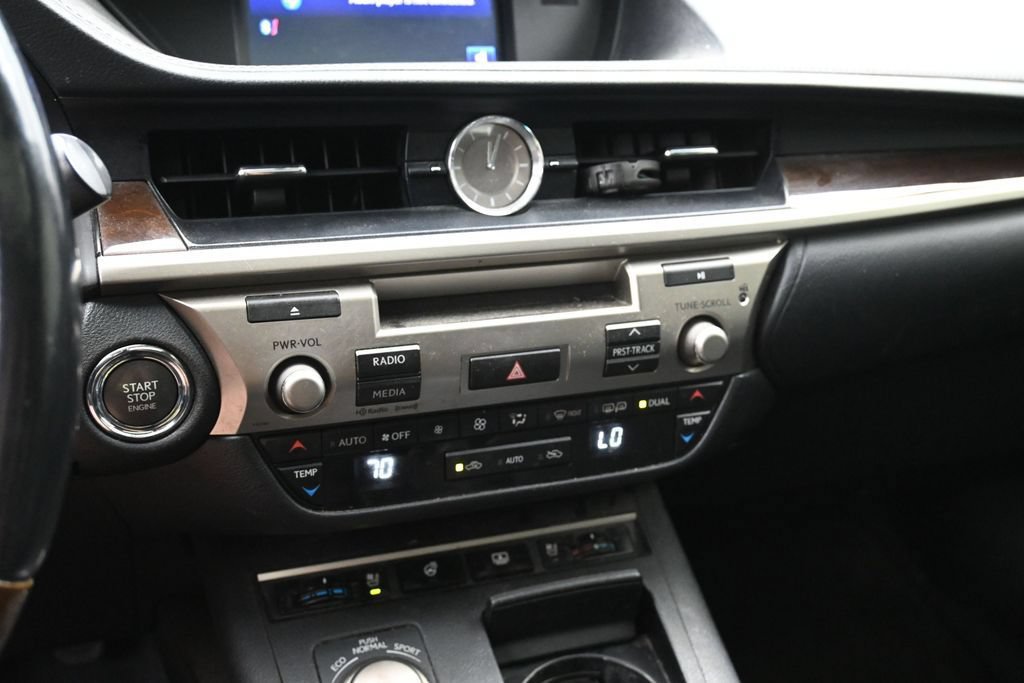 Used 2013 Lexus ES 350 w/ Luxury Pkg FWD image 17