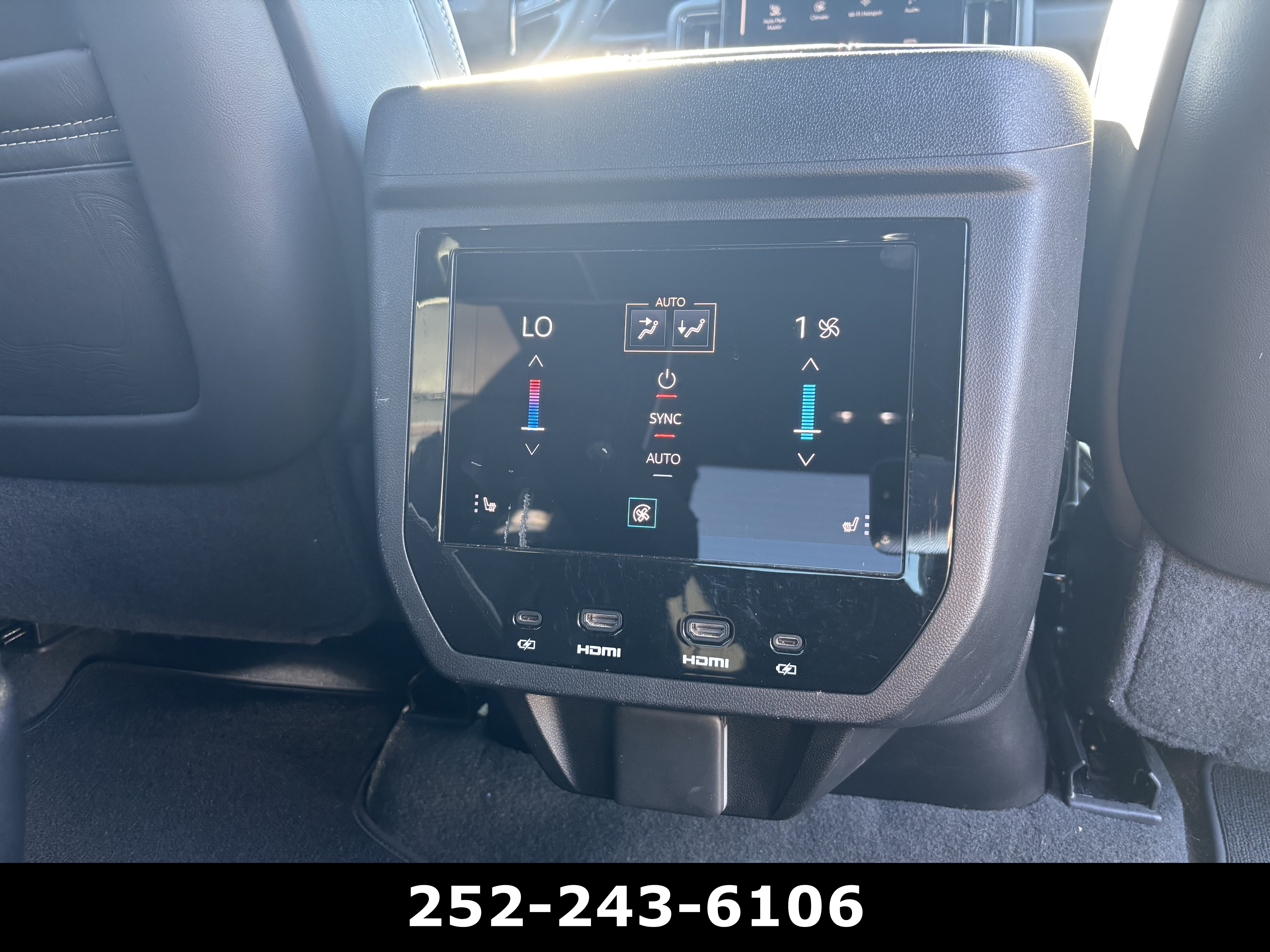 Used 2025 GMC Yukon AT4 Ultimate AWD/4WD image 27
