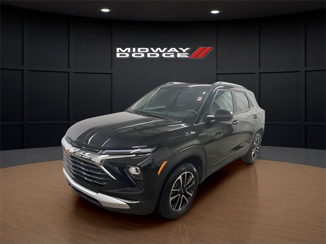 Used 2025 Chevrolet TrailBlazer LT image 2