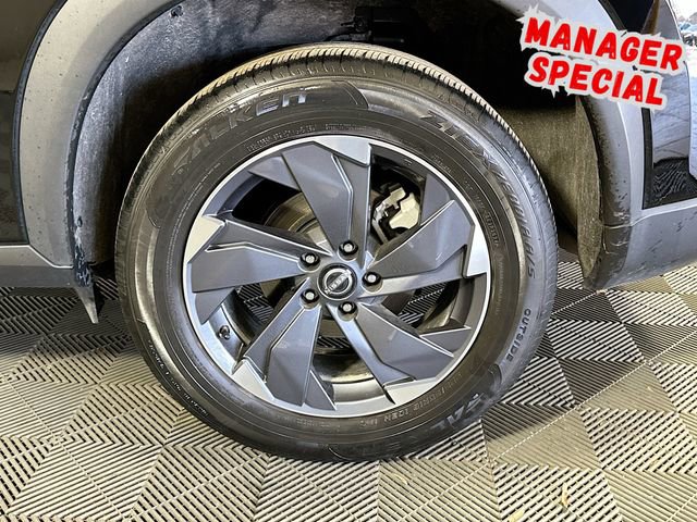 Used 2025 Nissan Rogue SV image 27