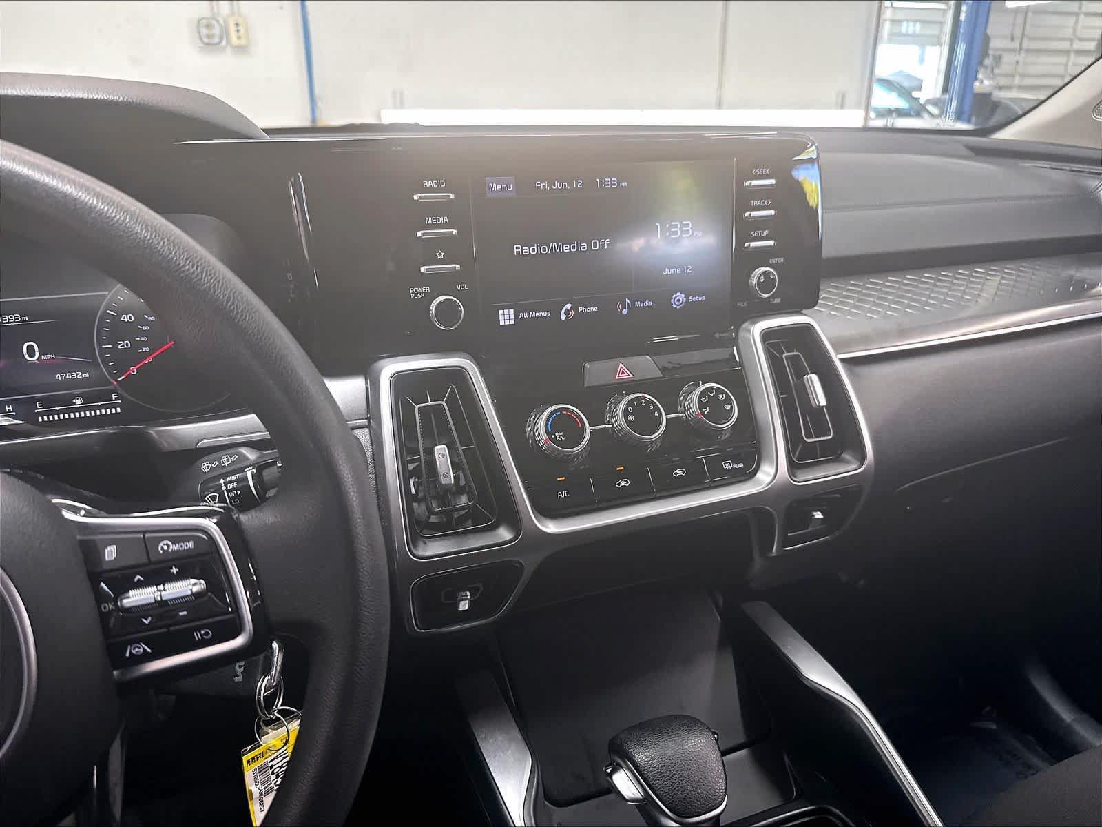 Used 2022 Kia Sorento LX AWD/4WD image 12