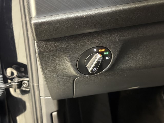 Certified 2024 Volkswagen Jetta SE FWD image 35